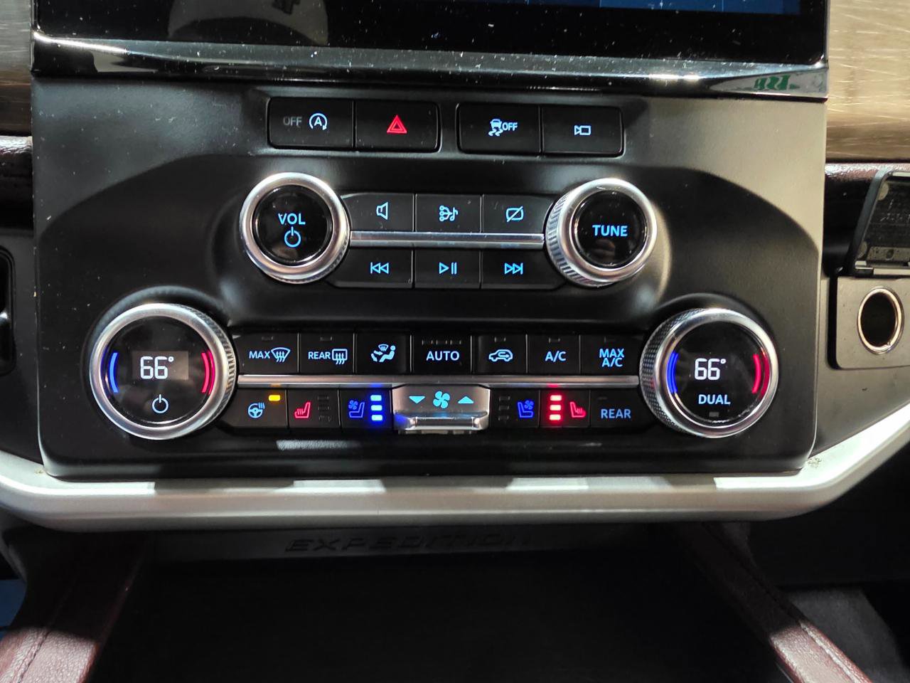 Used 2024 Ford Expedition Max Limited image 41