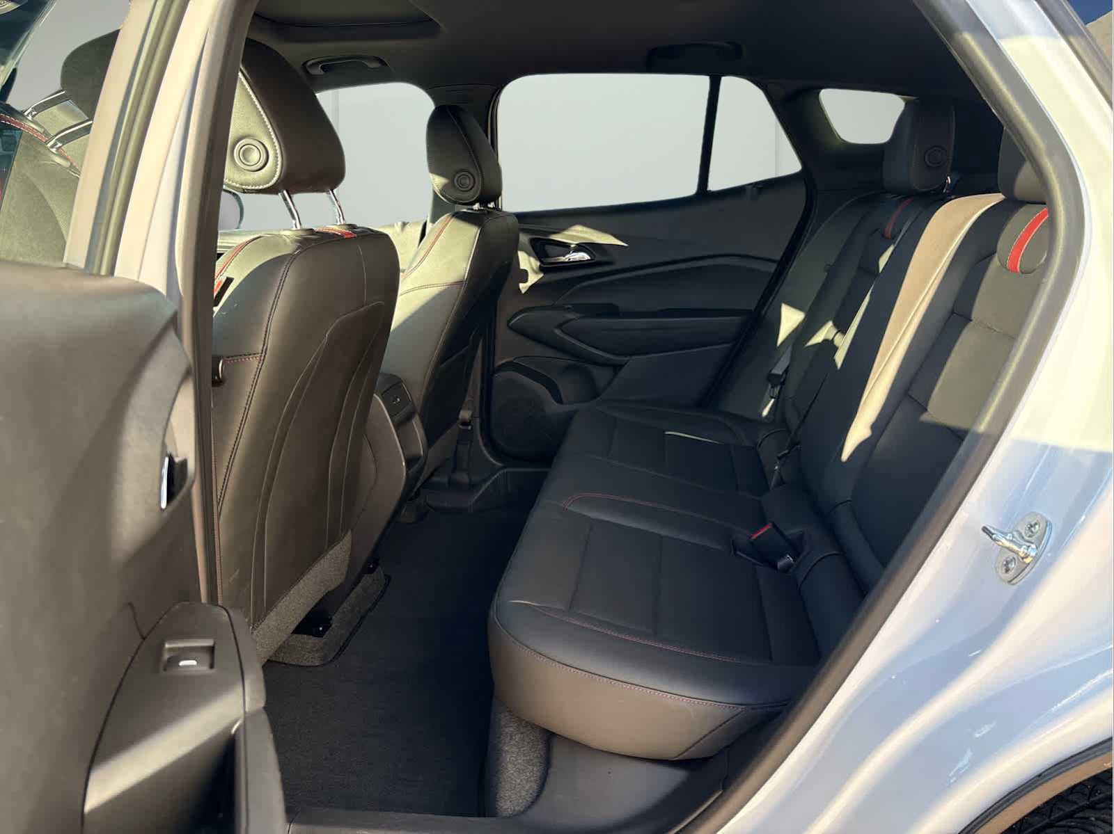 Used 2025 Chevrolet Trax RS w/ Sunroof Package image 12