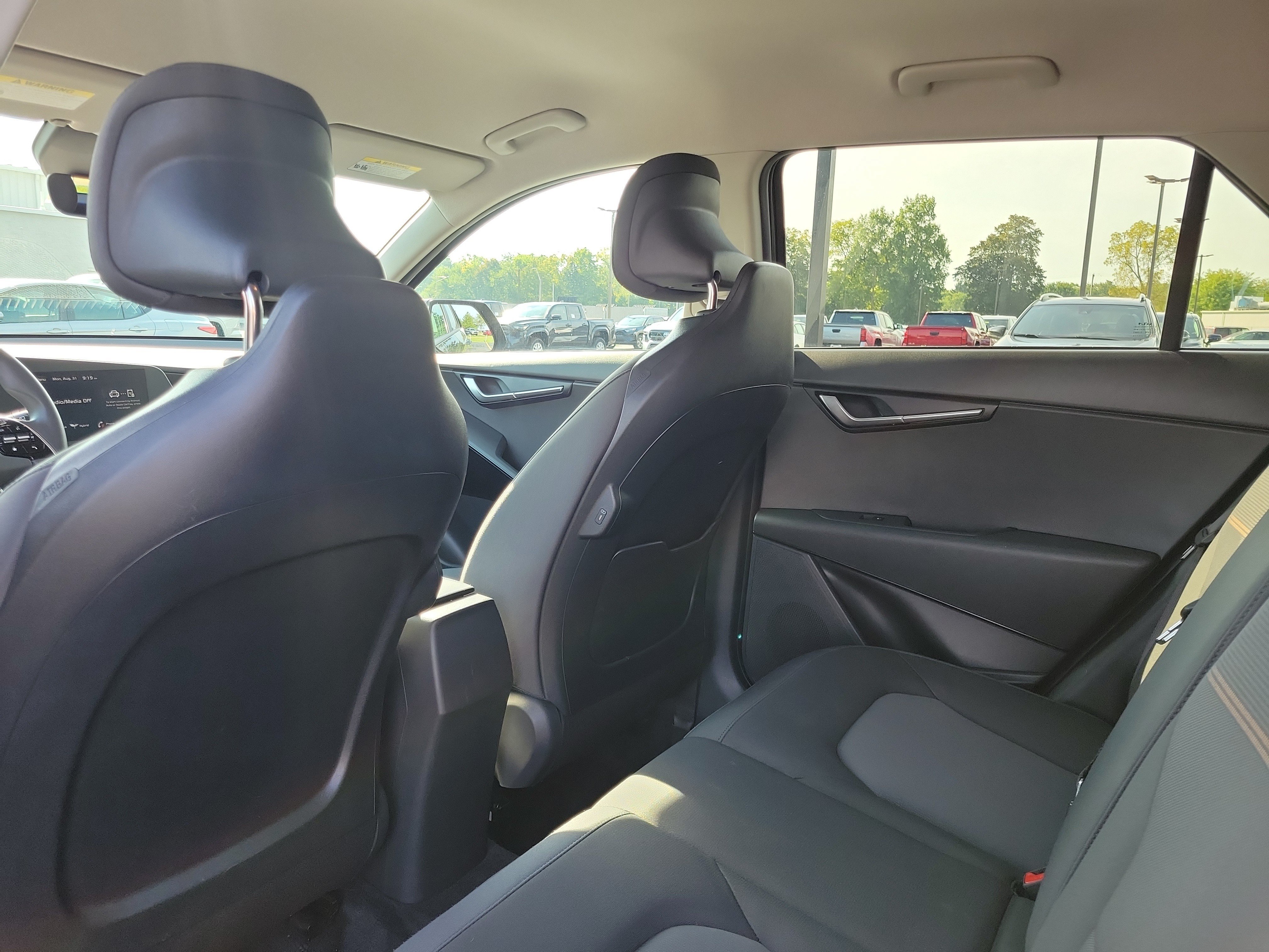 Used 2025 Kia Niro LX FWD image 14