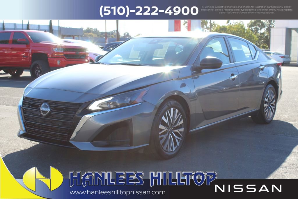 Used 2024 Nissan Altima 2.5 SV image 3