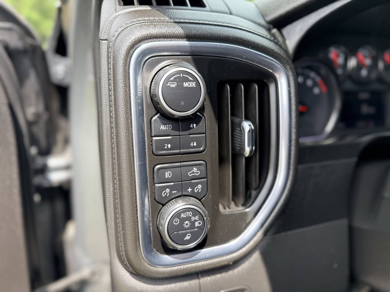 Used 2022 Chevrolet Silverado 1500 LT Trail Boss w/ LT Trail Boss Premium Package AWD/4WD image 18