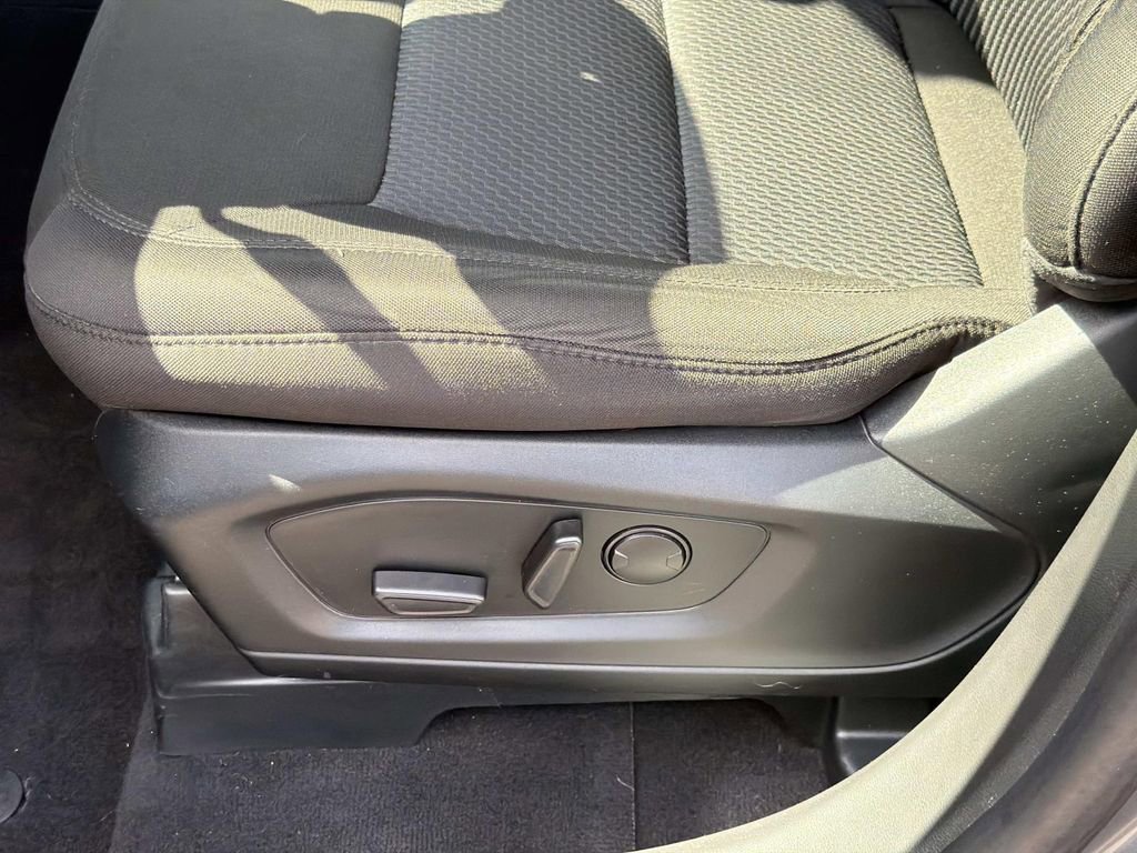 Used 2023 Ford Explorer XLT AWD/4WD image 23