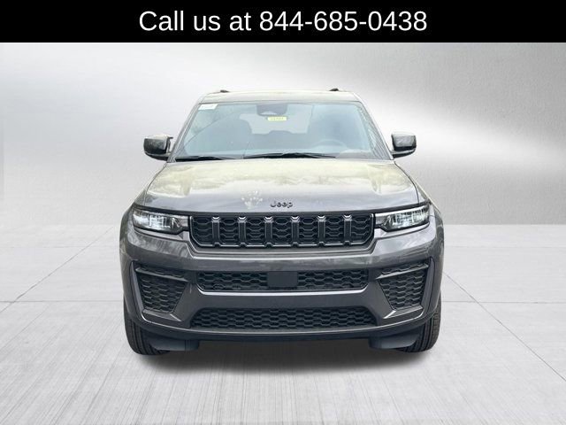 New 2026 Jeep Grand Cherokee Laredo image 2