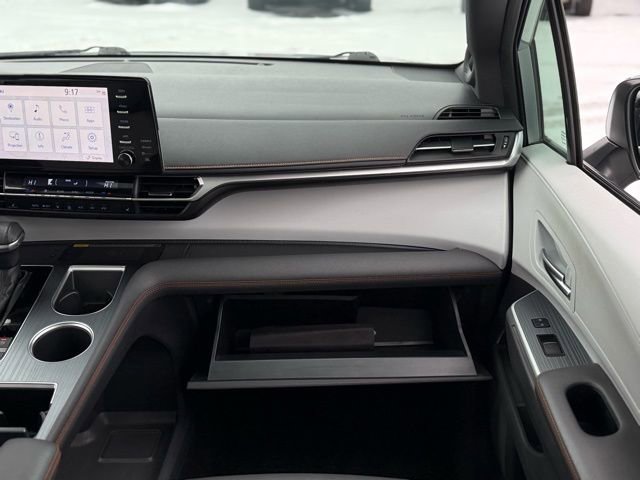 Used 2021 Toyota Sienna XSE image 31