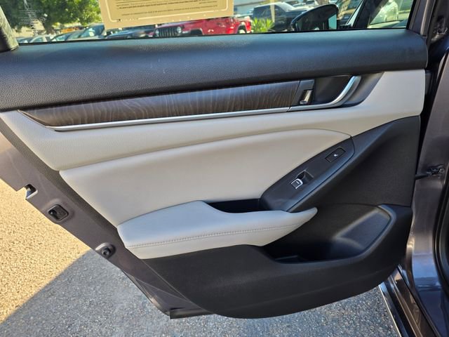 Used 2018 Honda Accord Touring image 19