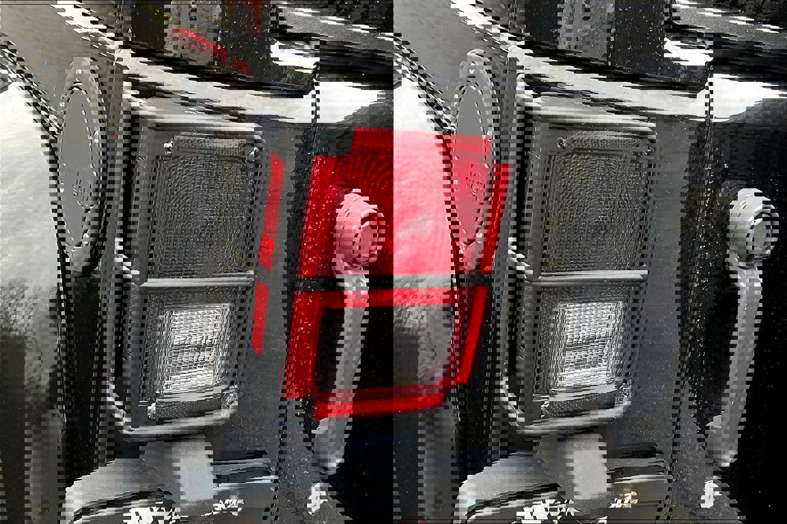 Used 2015 Jeep Wrangler Altitude image 23