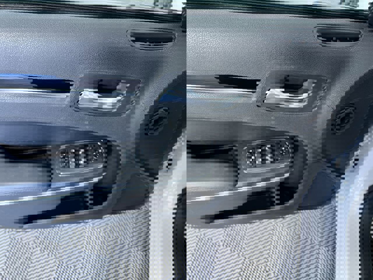 Used 2023 Chrysler 300 Touring w/ Sport Appearance Package image 14