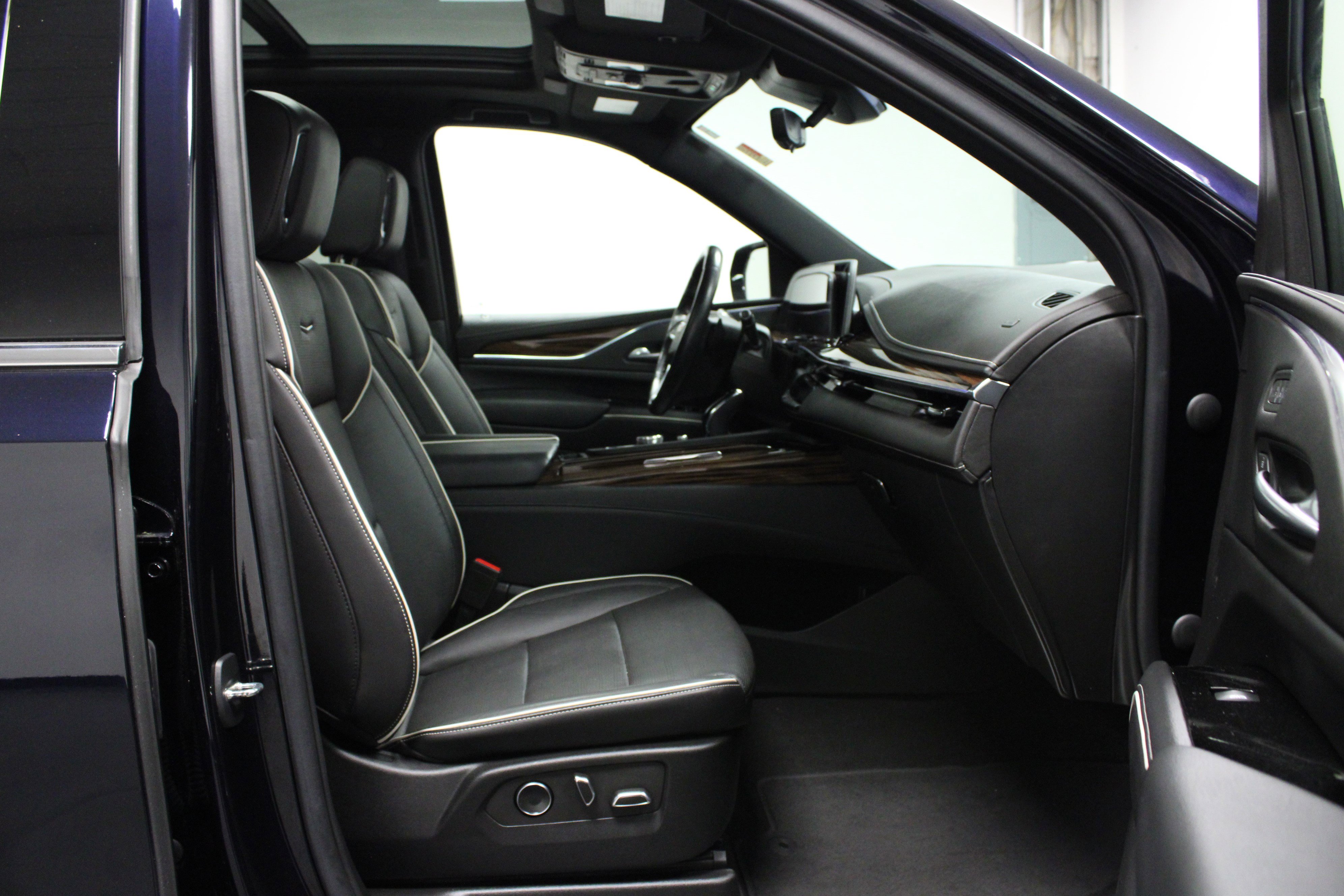 Used 2023 Cadillac Escalade Premium Luxury w/ LPO, Floor Liner Package image 17