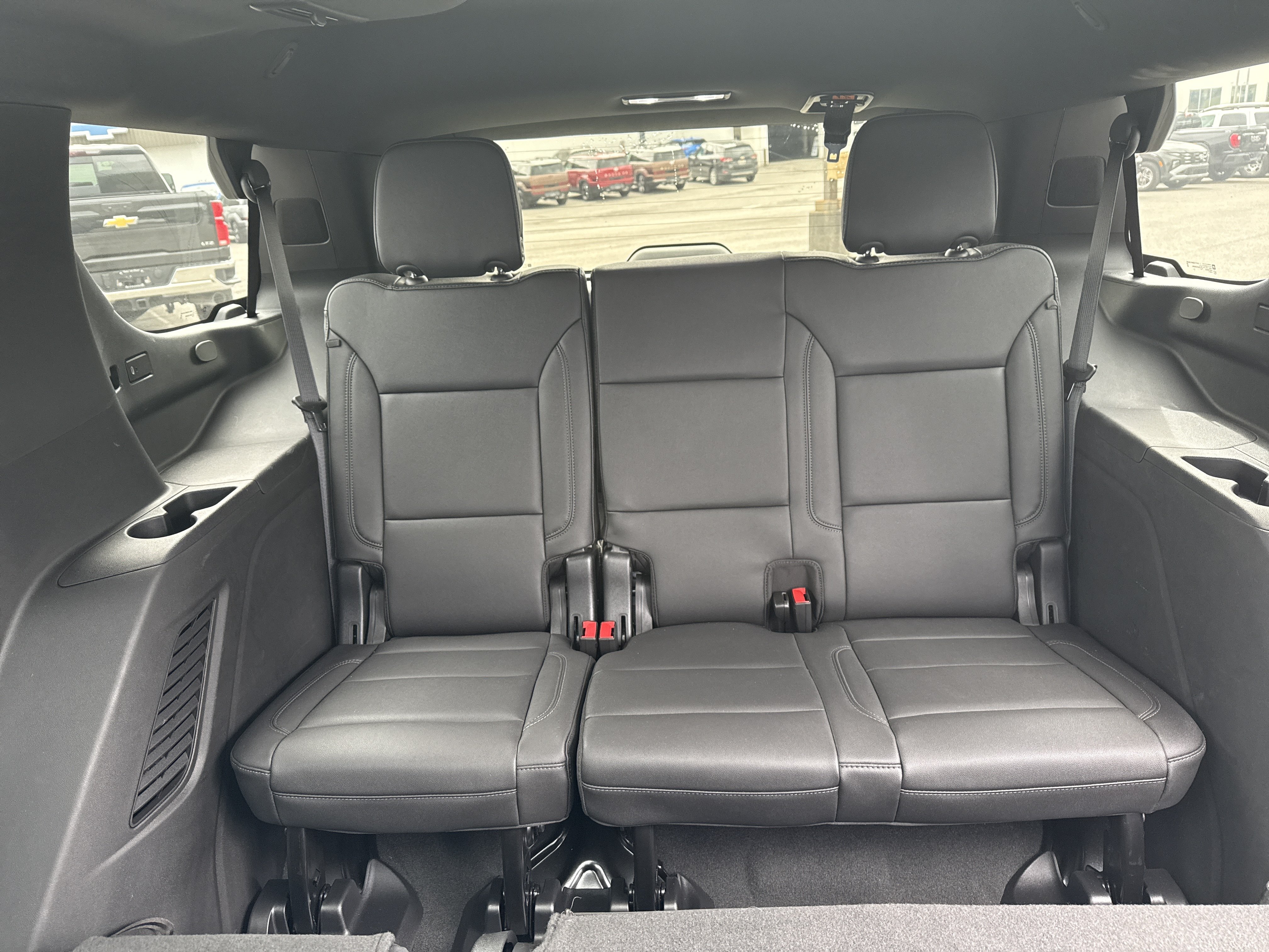 Used 2024 Chevrolet Tahoe Z71 w/ Luxury Package AWD/4WD image 13