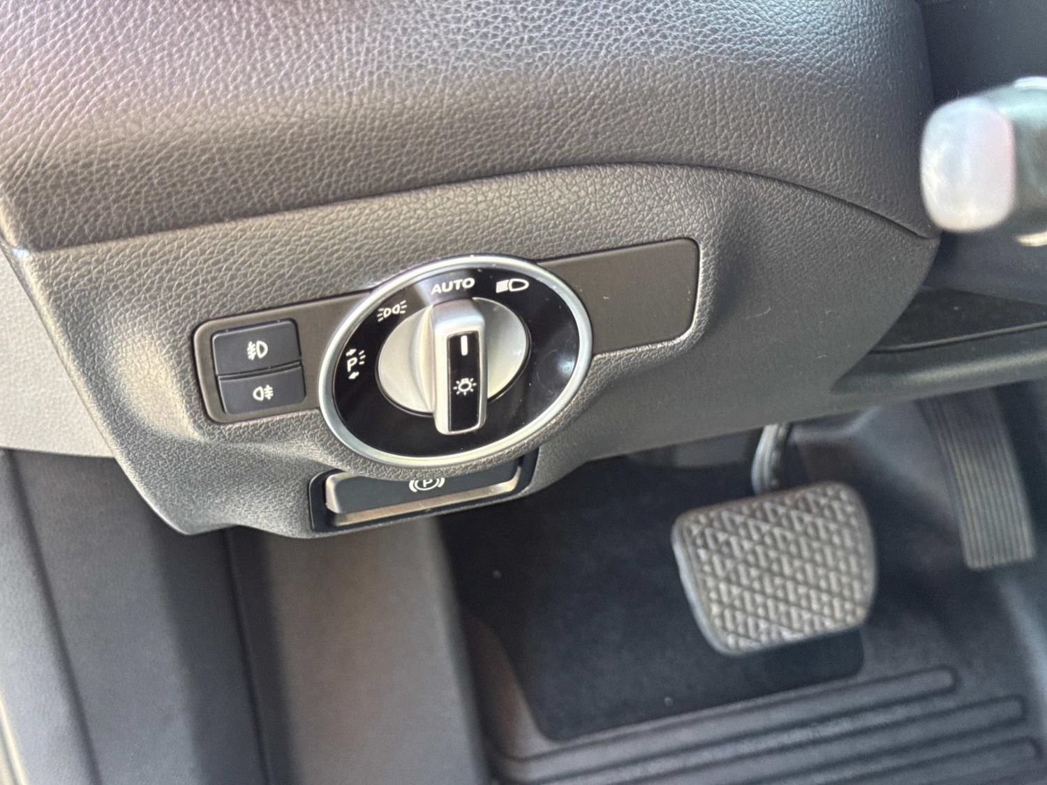 Used 2017 Mercedes-Benz GLA 250 image 32