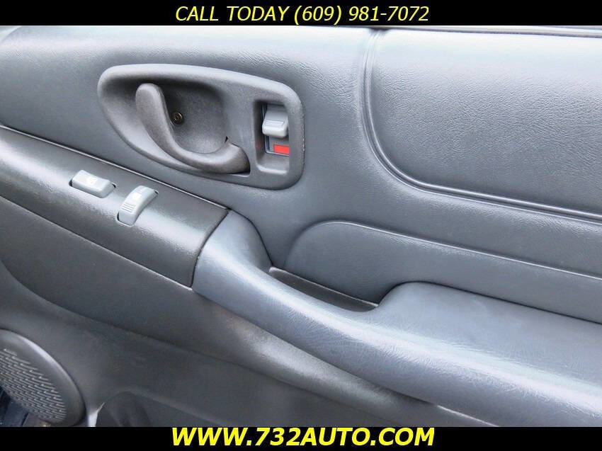 Used 2001 GMC Jimmy SLT image 16