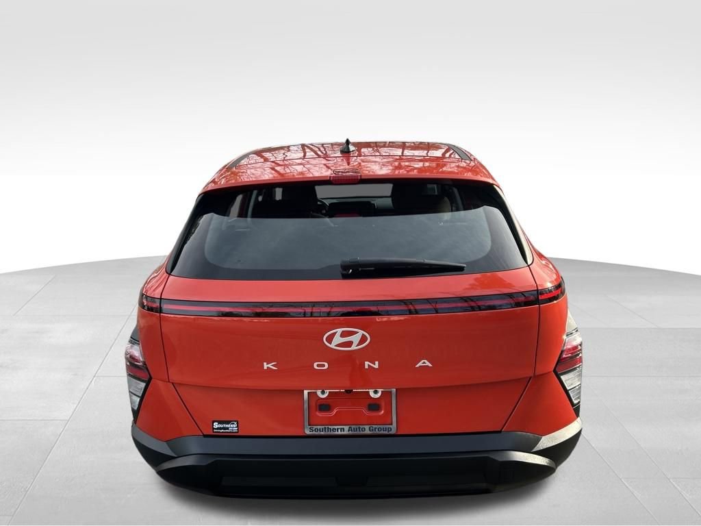 Certified 2025 Hyundai Kona SE image 4