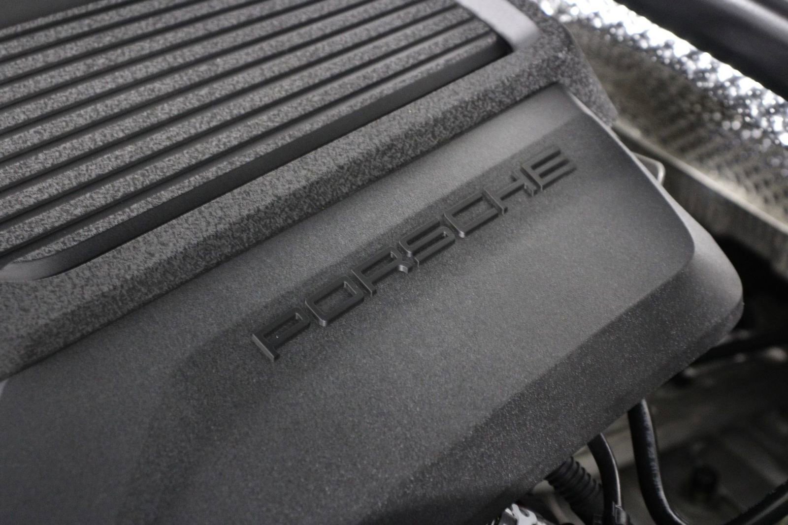 Certified 2025 Porsche Macan image 27