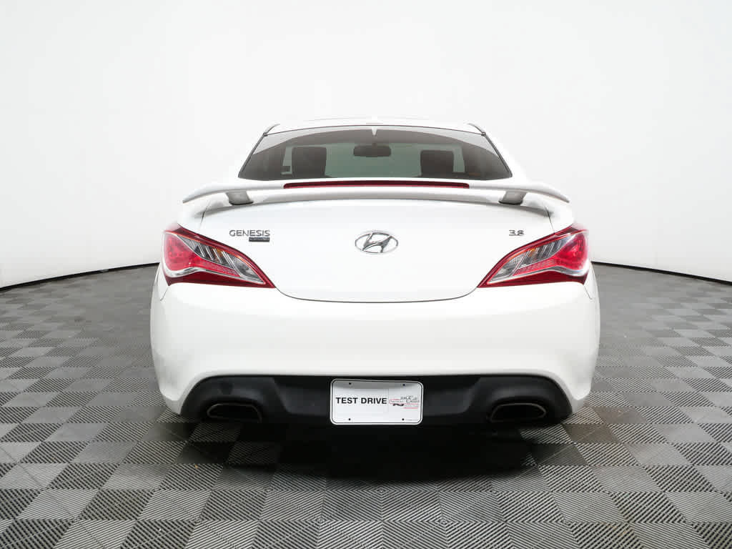 Used 2013 Hyundai Genesis 3.8 image 23
