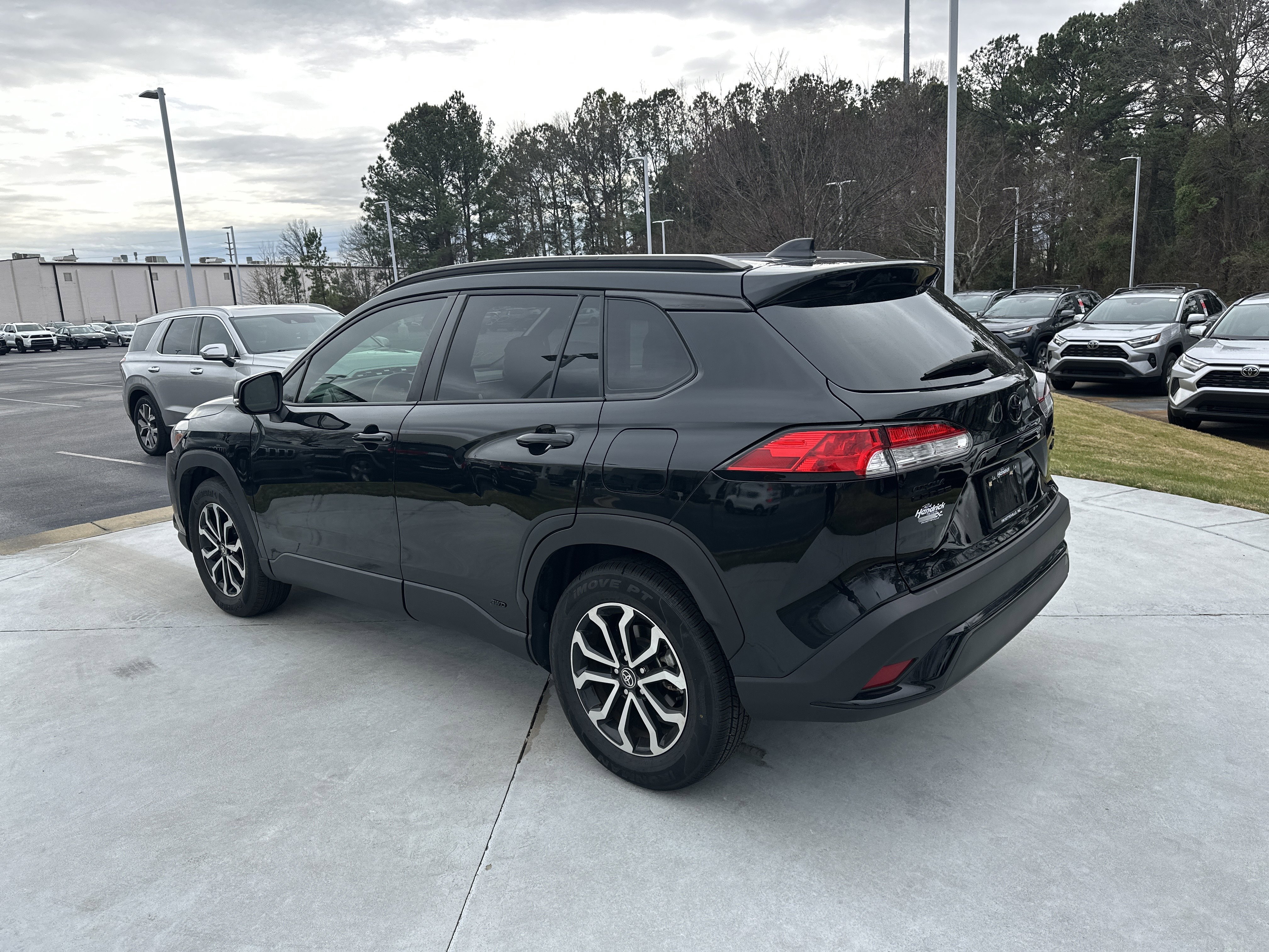 Used 2023 Toyota Corolla Cross SE image 8