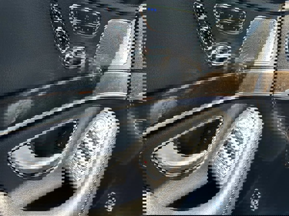 Used 2017 Mercedes-Benz S 550 Sedan image 21