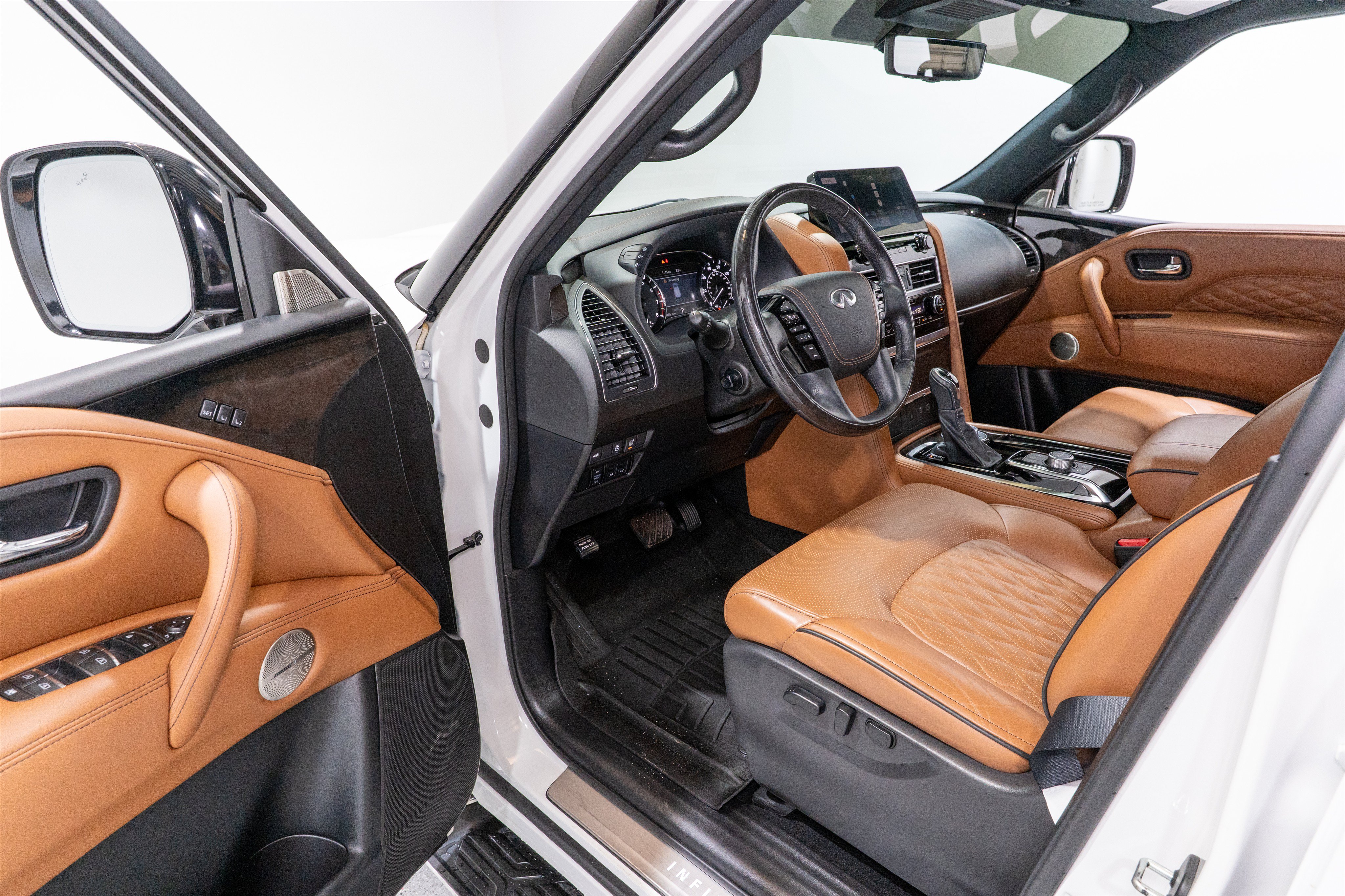 Used 2024 INFINITI QX80 Sensory AWD/4WD image 12