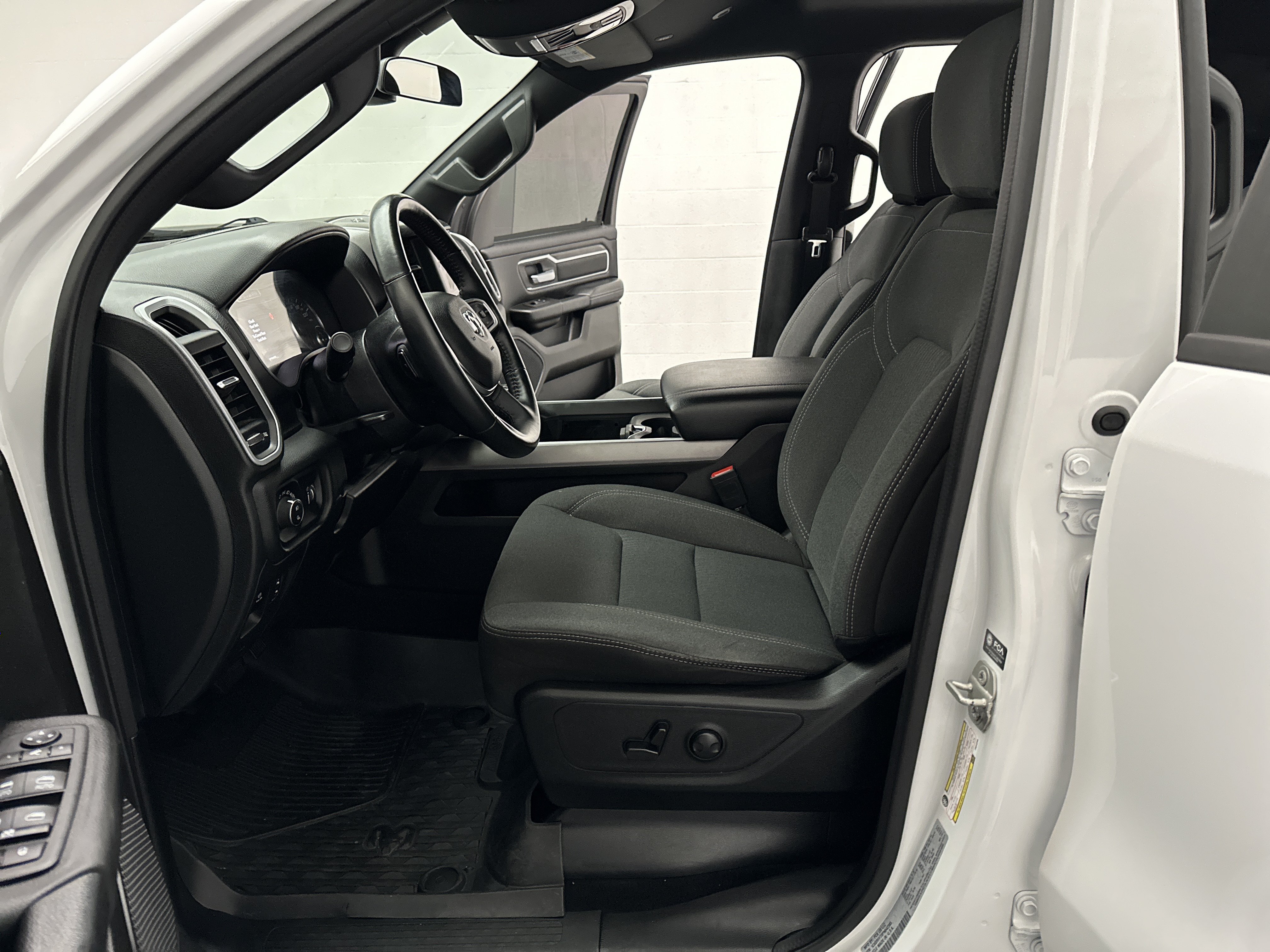 Used 2023 RAM 1500 Big Horn AWD/4WD image 18