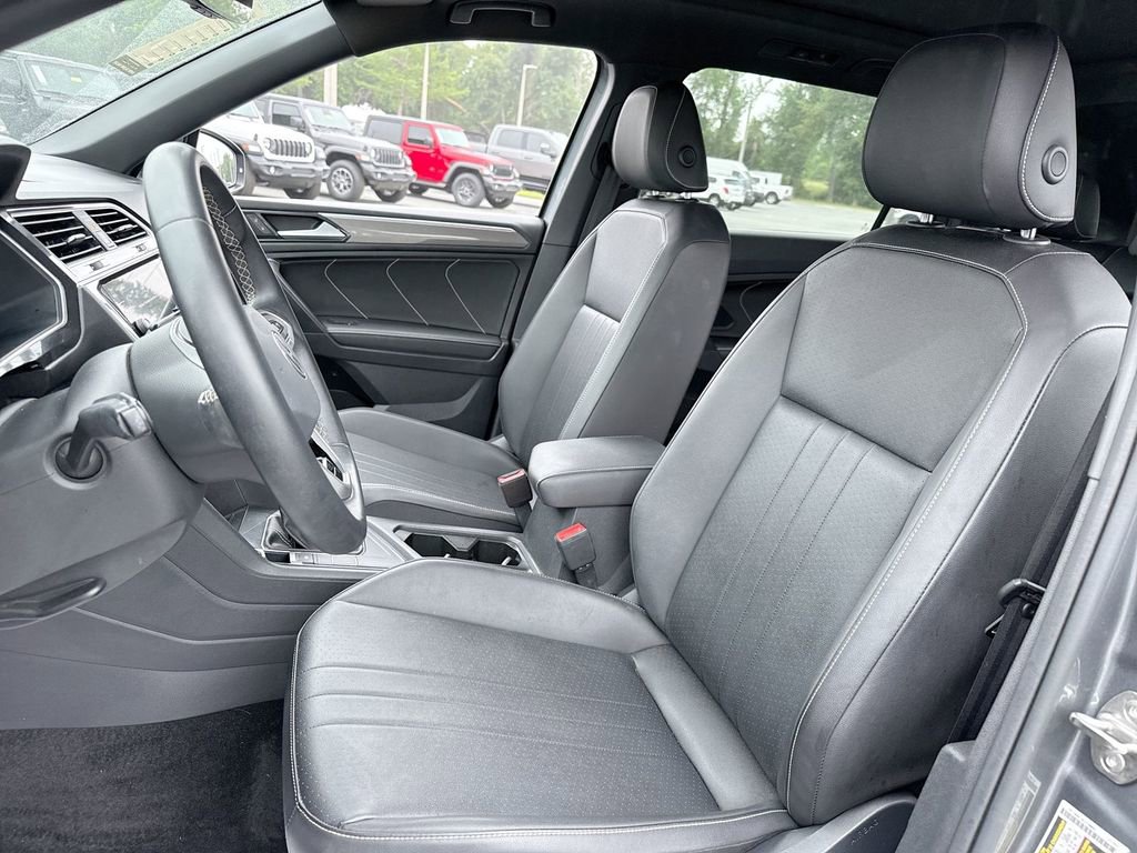 Used 2023 Volkswagen Tiguan SE R-Line FWD image 13