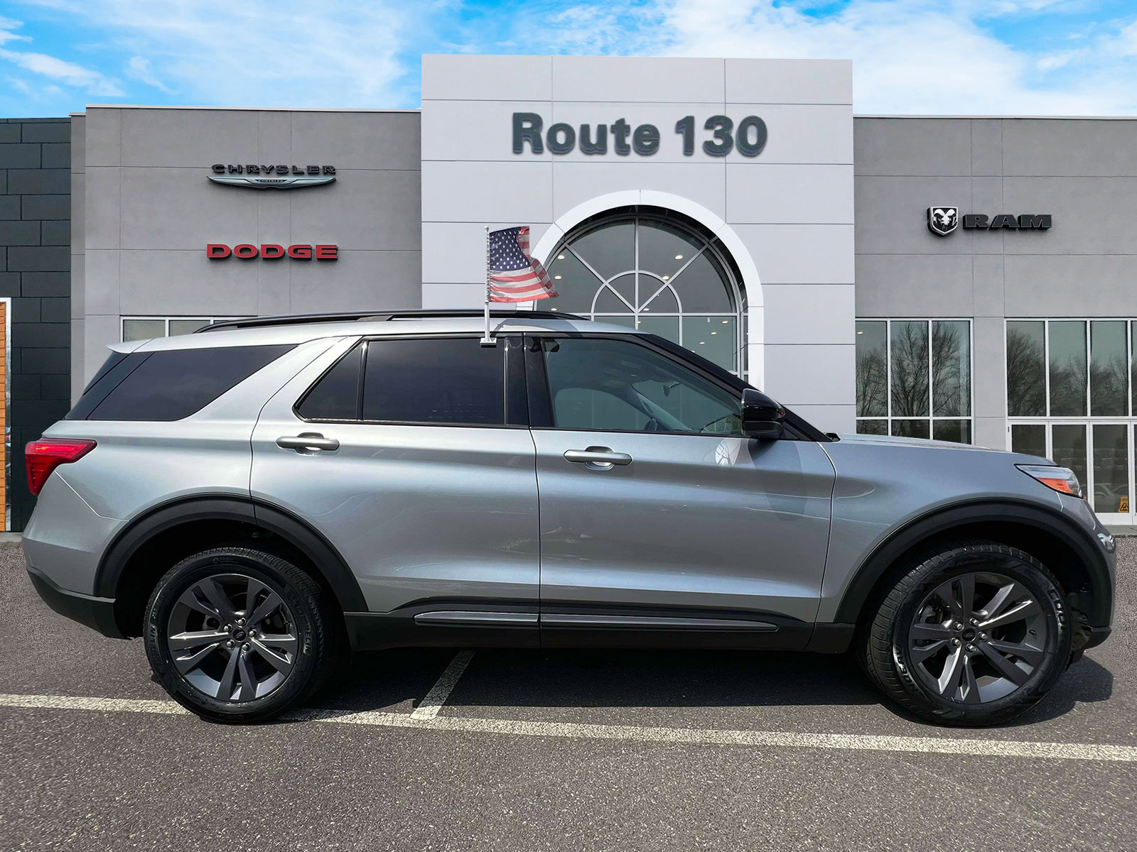 Used 2024 Ford Explorer XLT w/ Equipment Group 202A AWD/4WD image 5