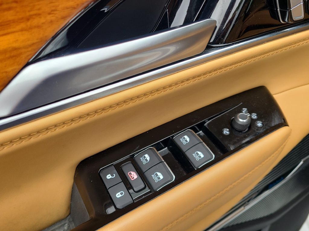Used 2024 Jeep Grand Wagoneer Series III AWD/4WD image 18