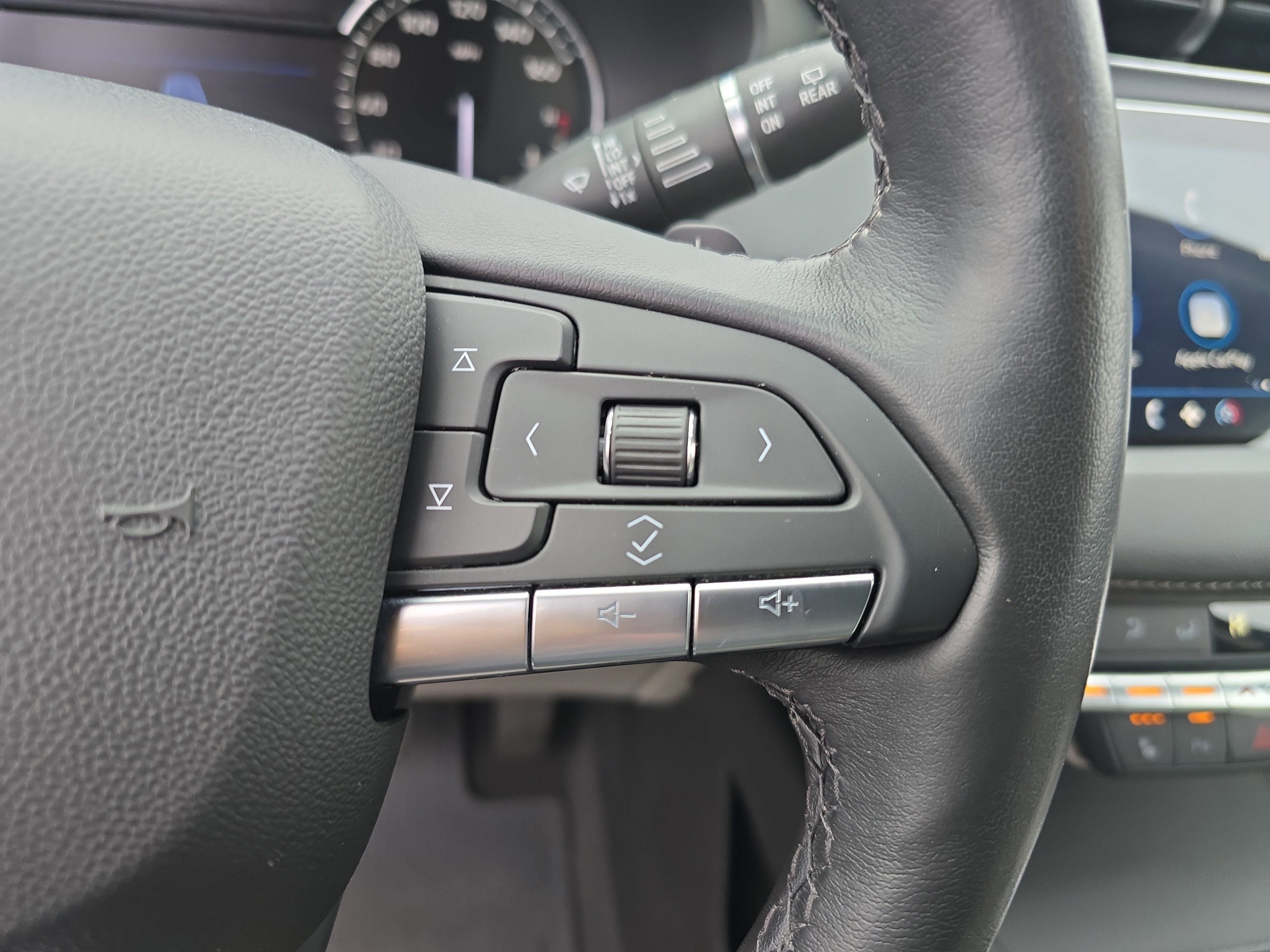 Used 2021 Cadillac XT4 Luxury w/ Cold Weather Package image 33