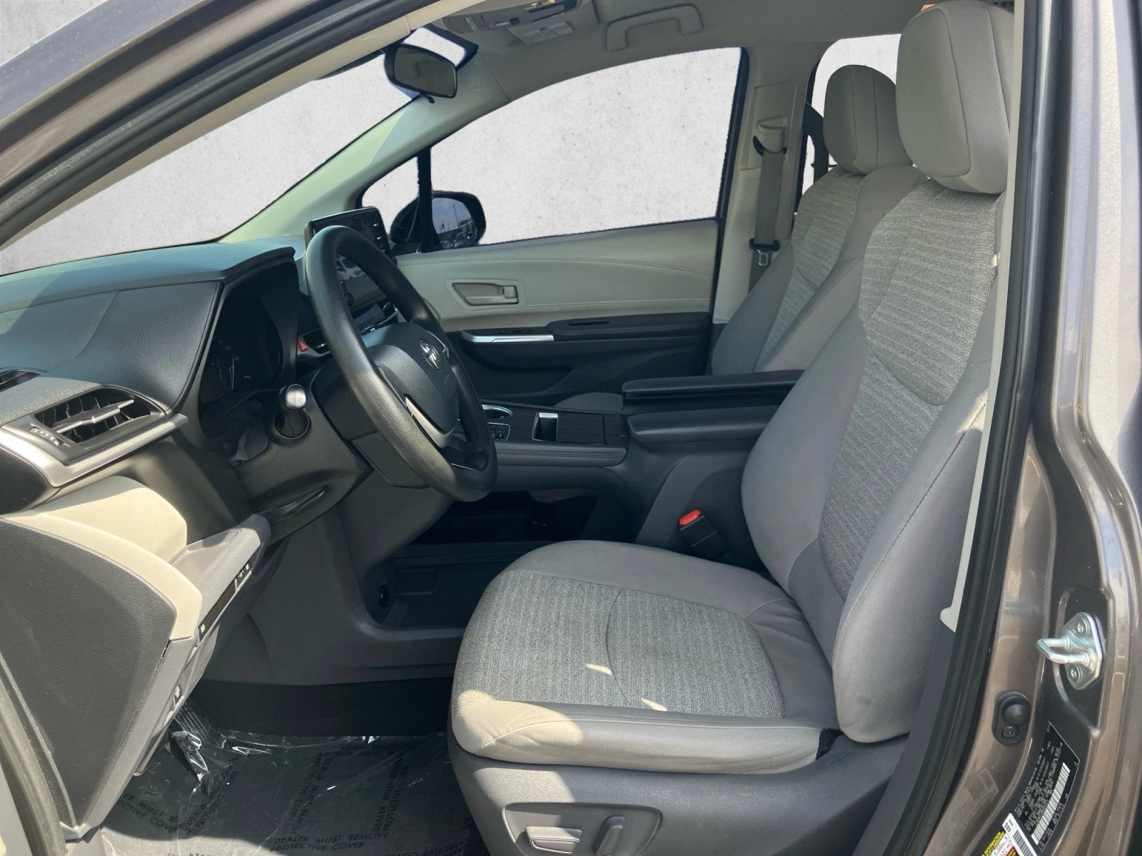 Used 2021 Toyota Sienna LE FWD image 11