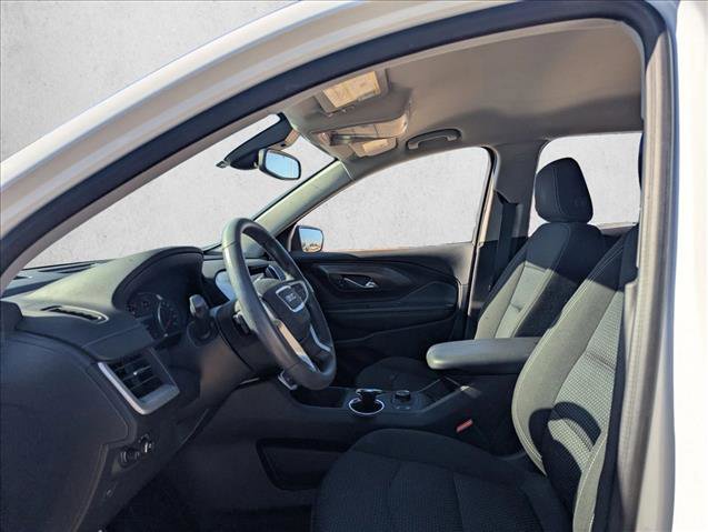 Used 2024 GMC Terrain SLE w/ Driver Convenience Package image 6