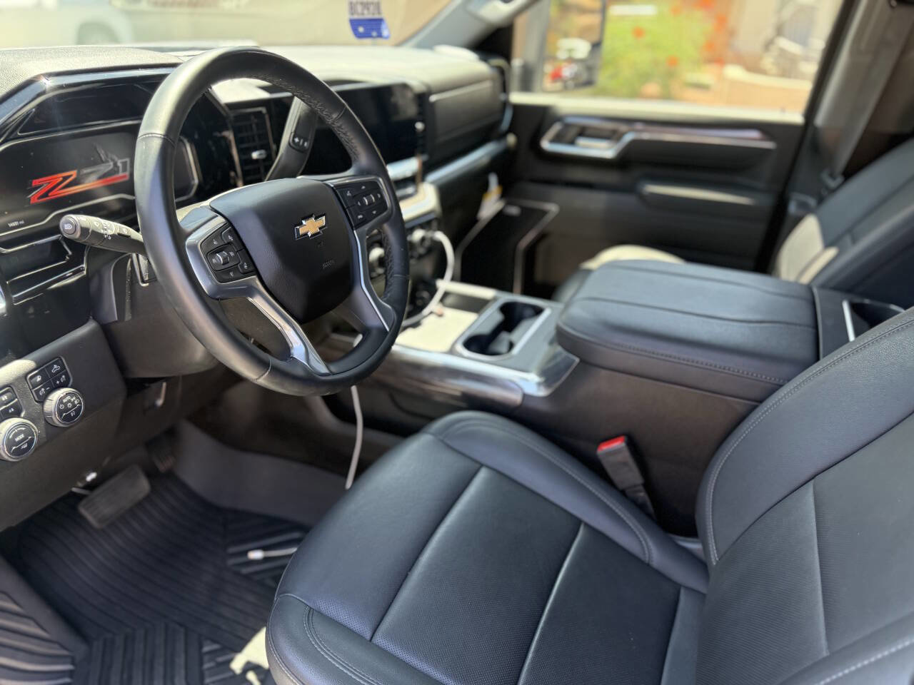 Used 2025 Chevrolet Silverado 2500 LTZ w/ LTZ Convenience Package AWD/4WD image 10