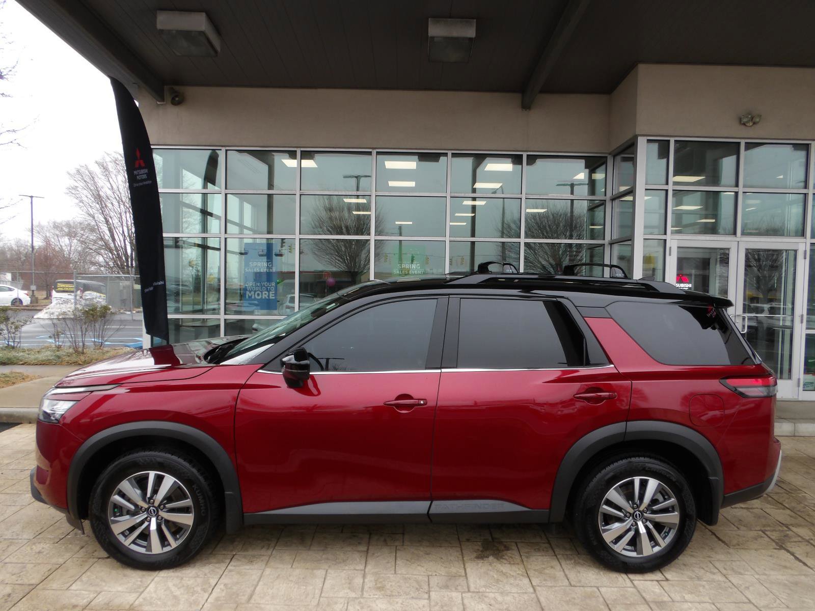 Certified 2023 Nissan Pathfinder SL image 4