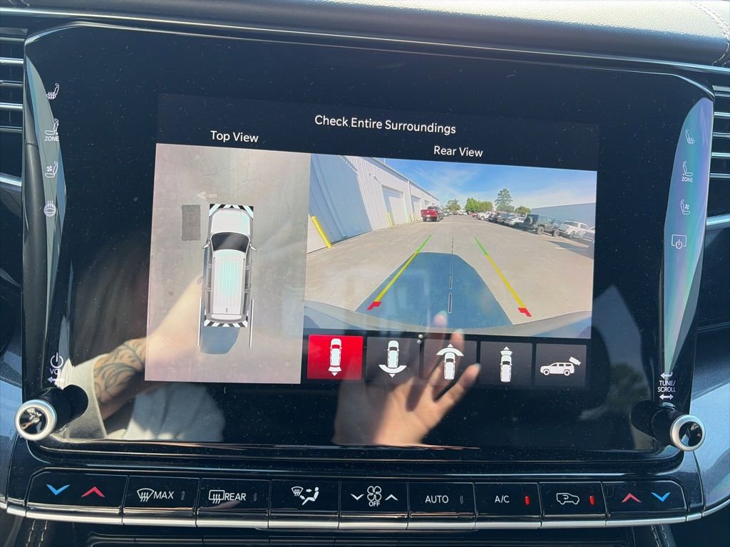 Used 2023 Jeep Wagoneer 4WD w/ Premium Group I image 20