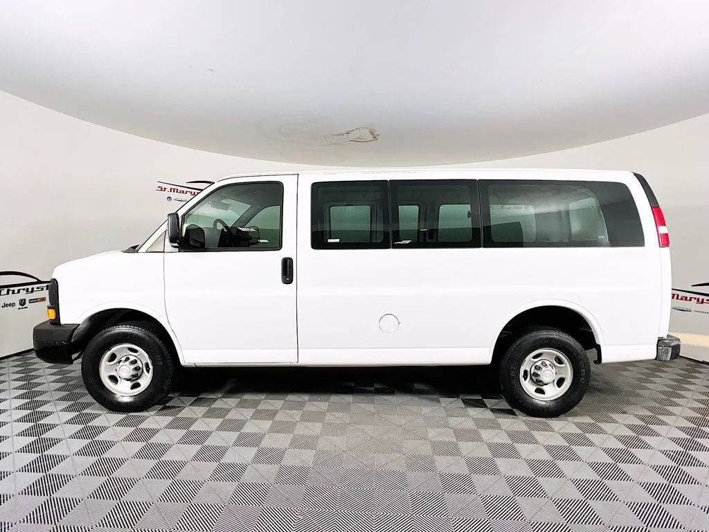 Used 2015 Chevrolet Express 2500 image 5