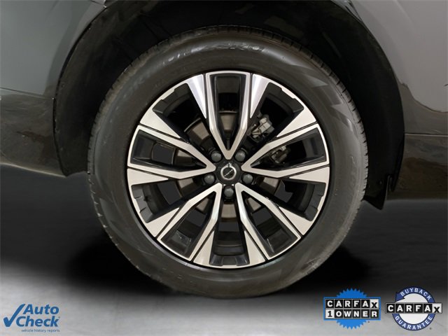 Used 2025 Volvo XC60 B5 Plus image 24