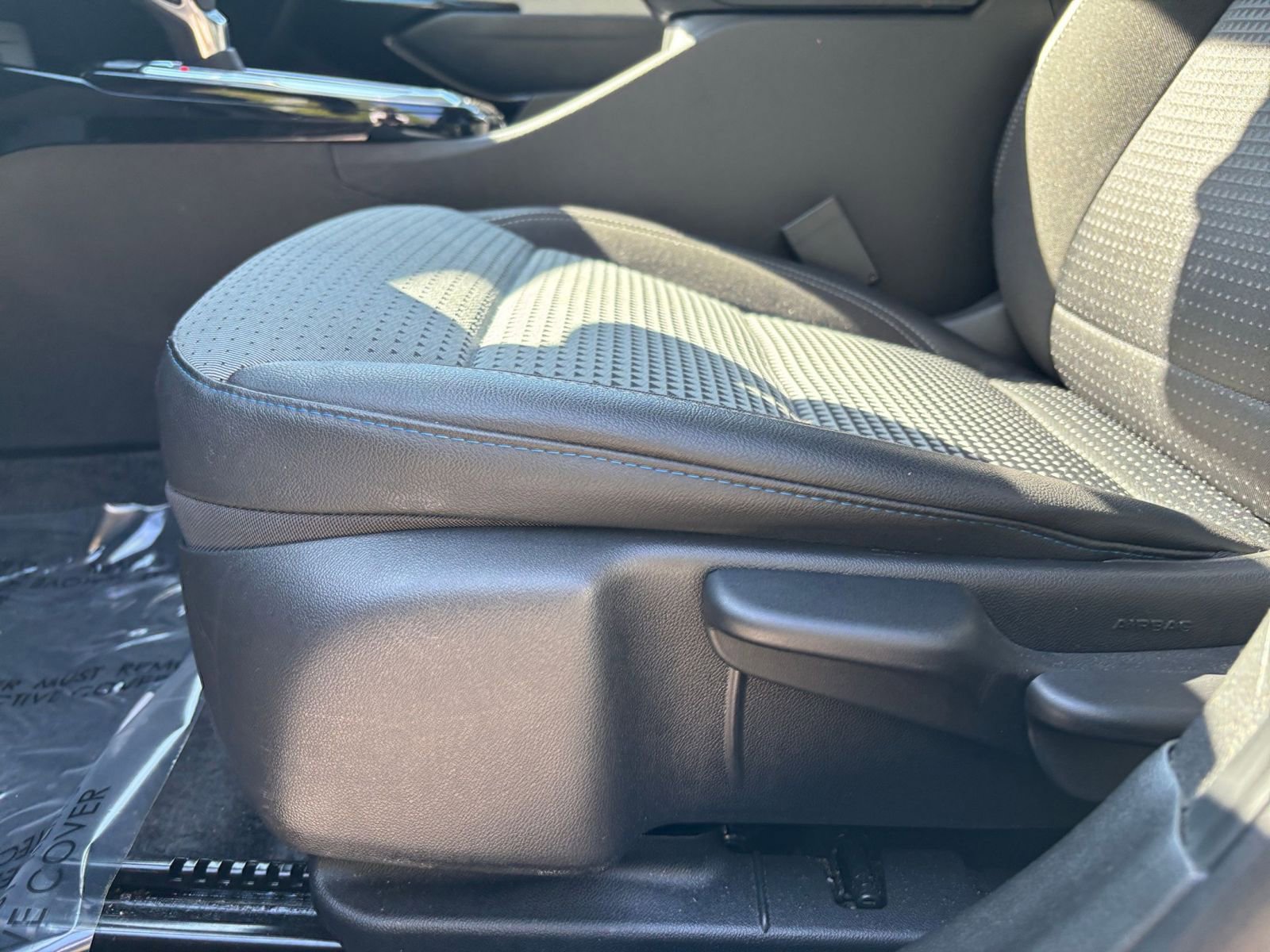 Used 2025 Chevrolet Trax LT w/ LT Convenience Package image 28