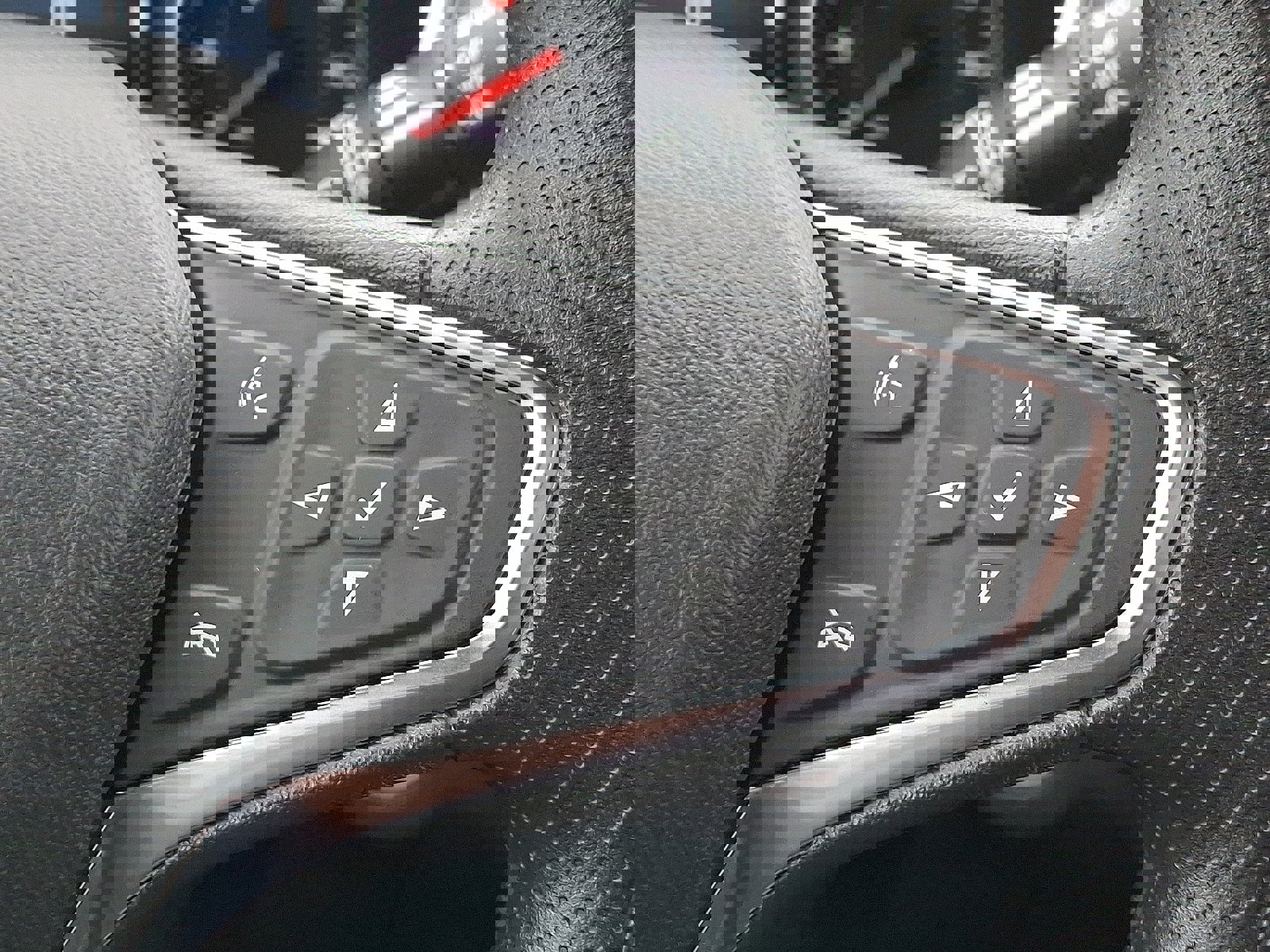 Used 2024 Chevrolet Equinox LS w/ LS Convenience Package image 21