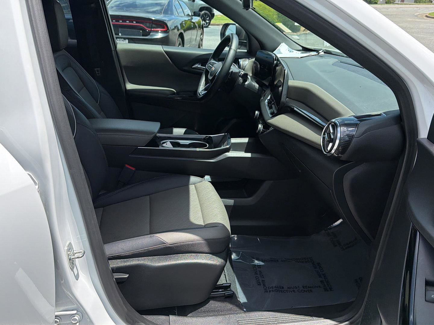 Used 2025 Chevrolet Equinox LT w/ Convenience Package II FWD image 13