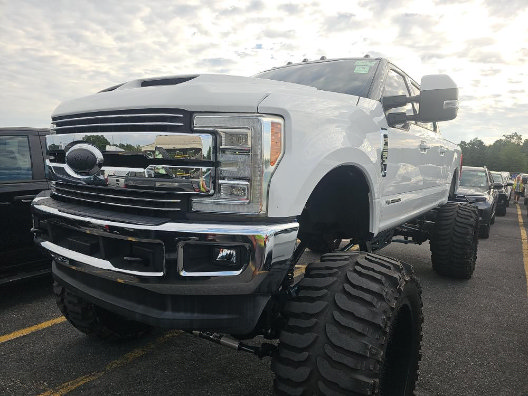 Used 2017 Ford F250 Lariat w/ Lariat Ultimate Package AWD/4WD image 3