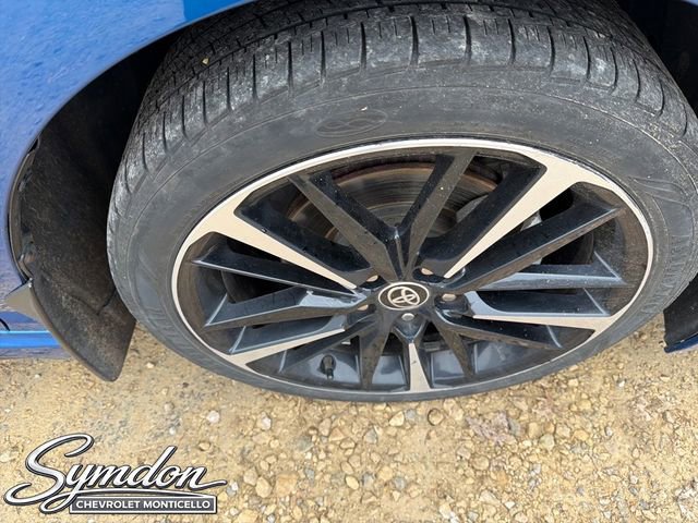 Used 2020 Toyota Camry XSE image 25