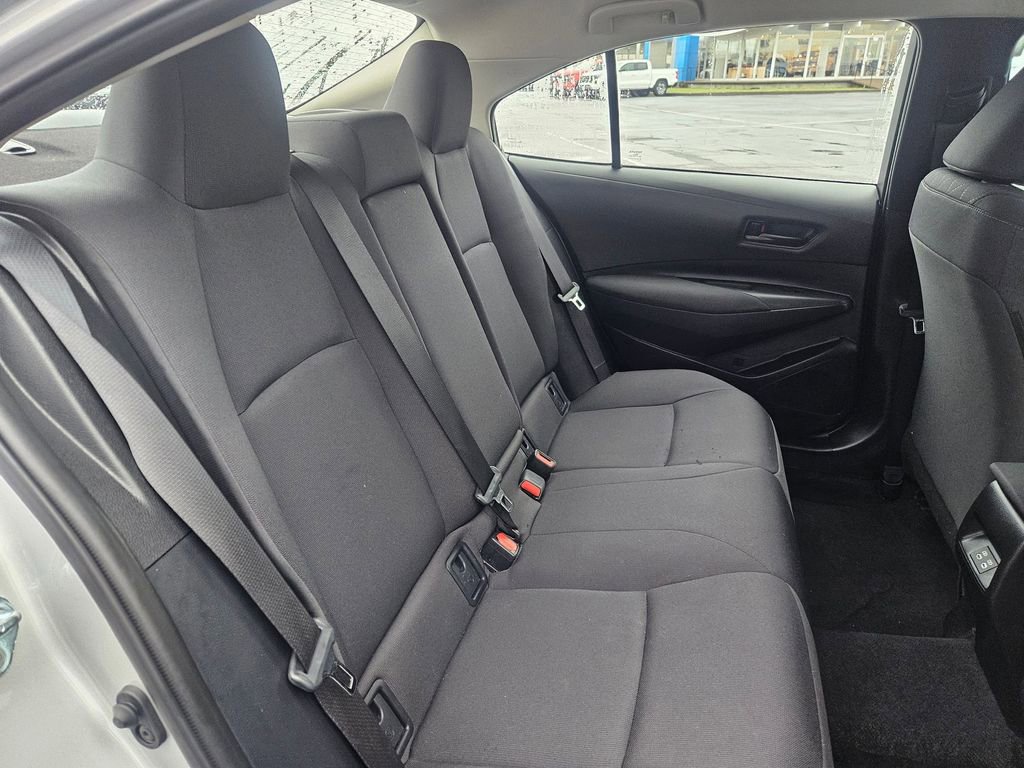 Used 2025 Toyota Corolla LE image 32