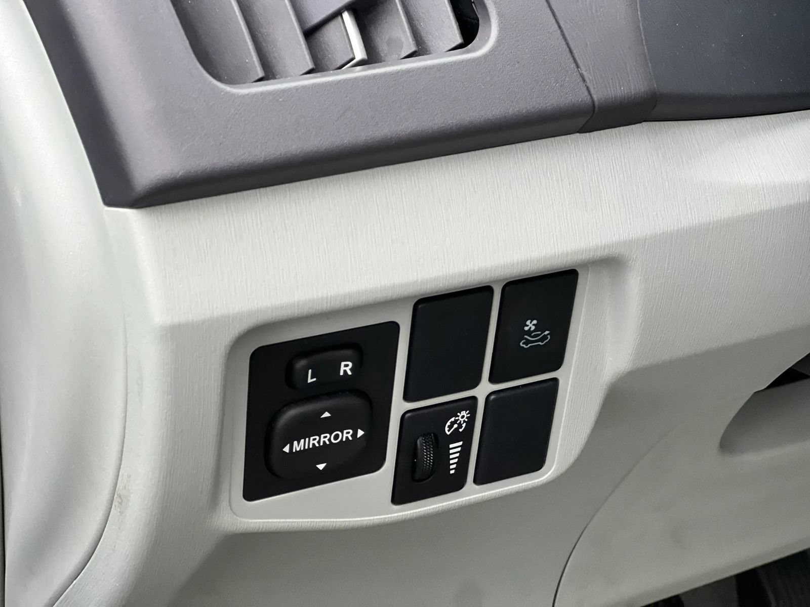 Used 2010 Toyota Prius FWD image 7