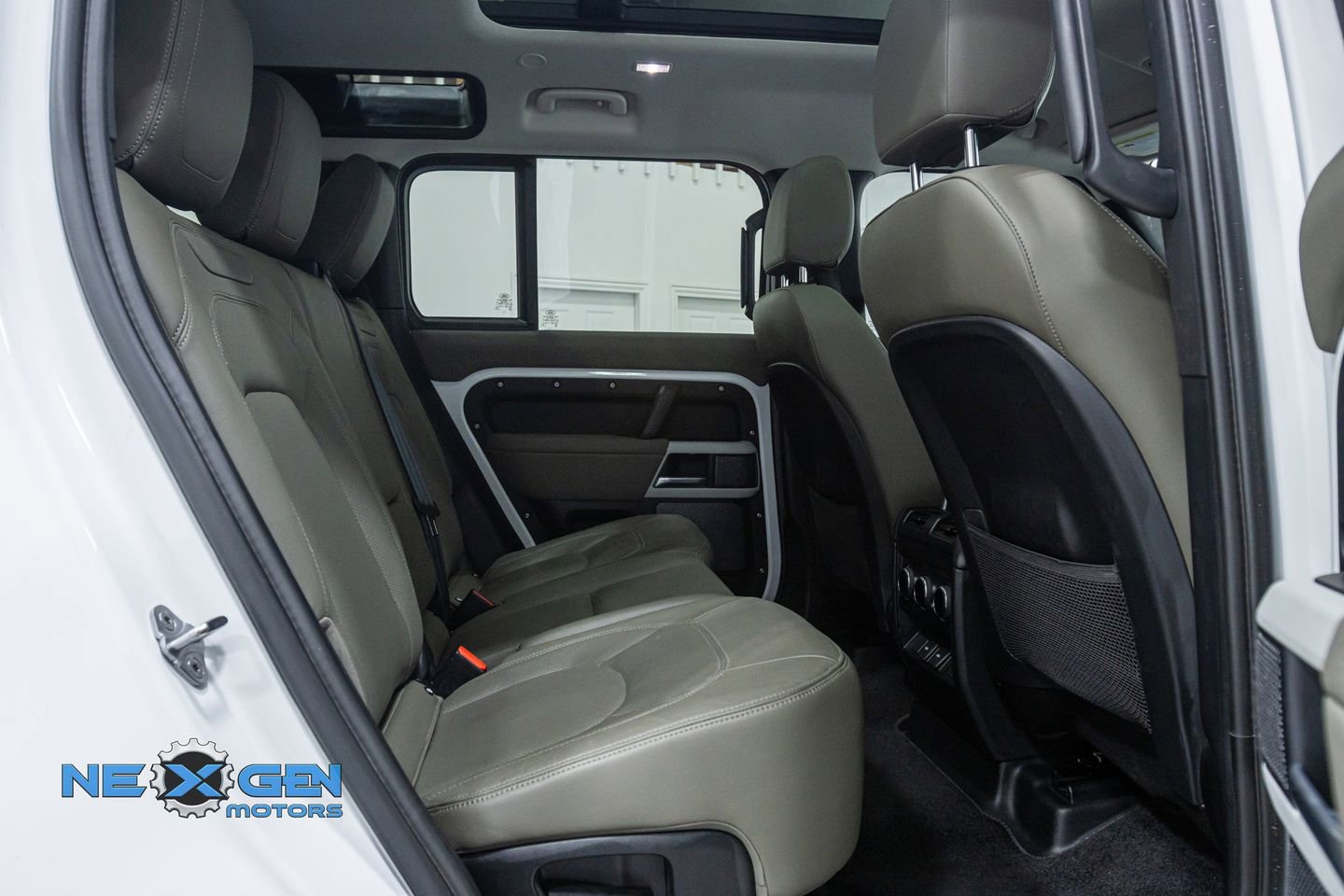 Used 2023 Land Rover Defender 110 S image 34