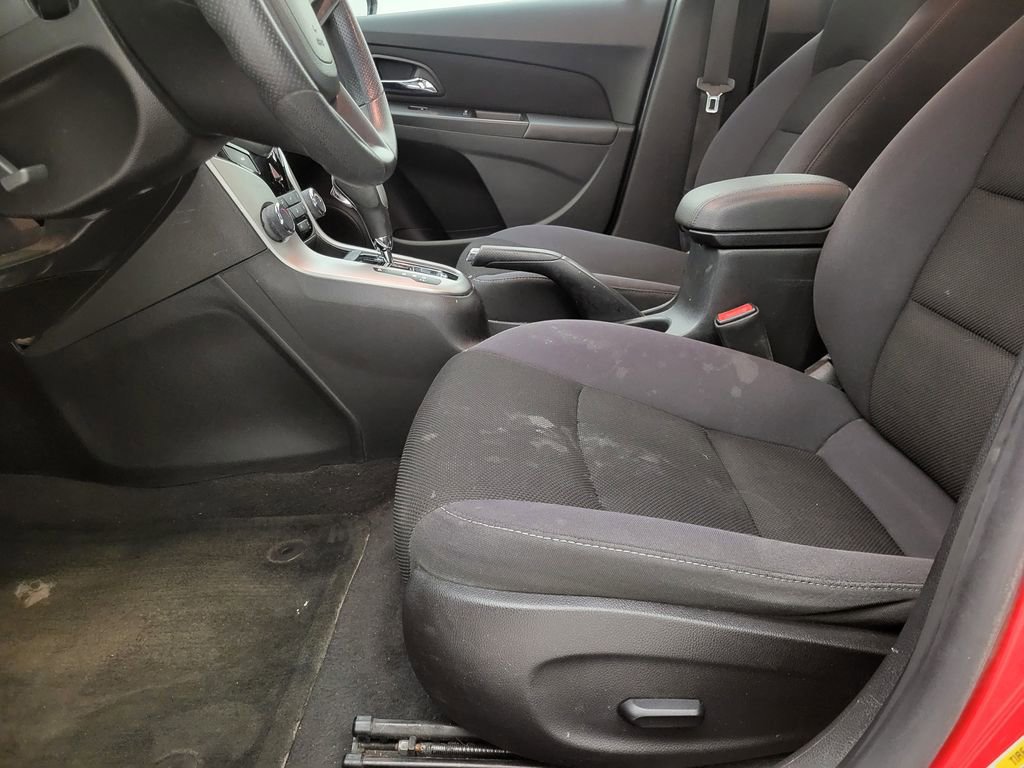 Used 2015 Chevrolet Cruze LT image 2