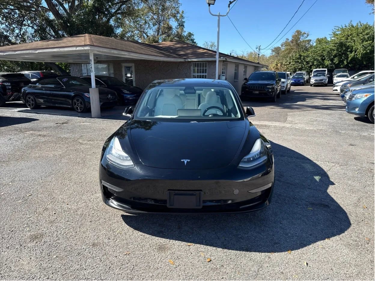 Used 2019 Tesla Model 3 Standard Range RWD image 2