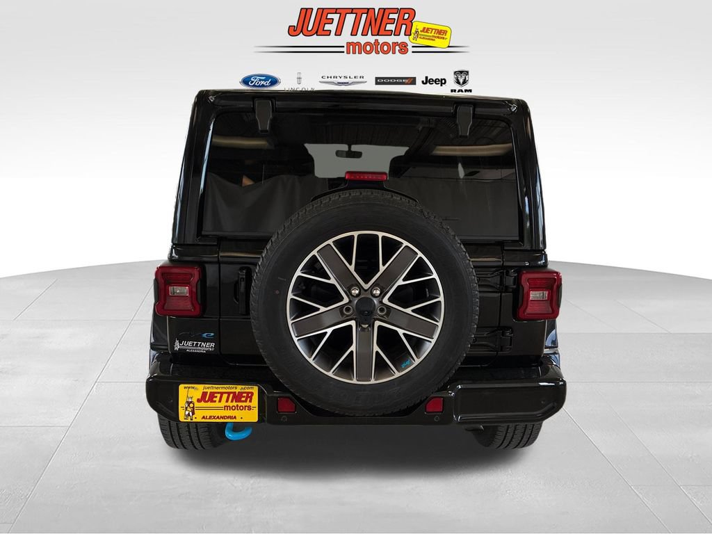 Used 2022 Jeep Wrangler Unlimited Sahara AWD/4WD image 4
