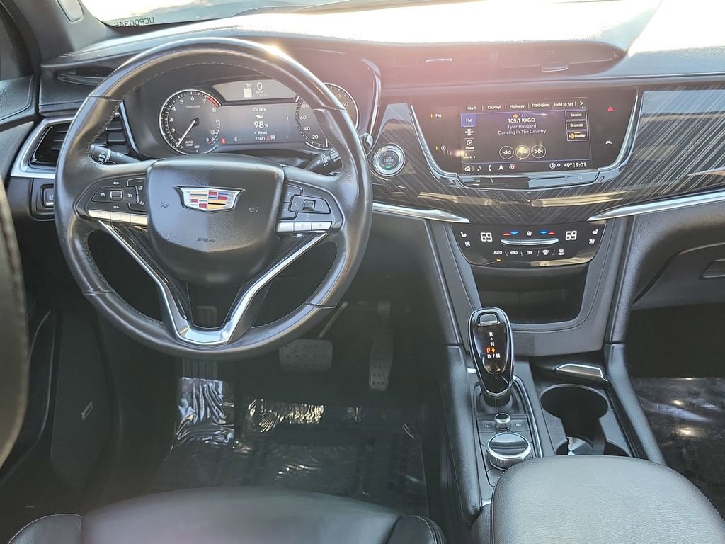 Used 2025 Cadillac XT6 Premium Luxury image 4