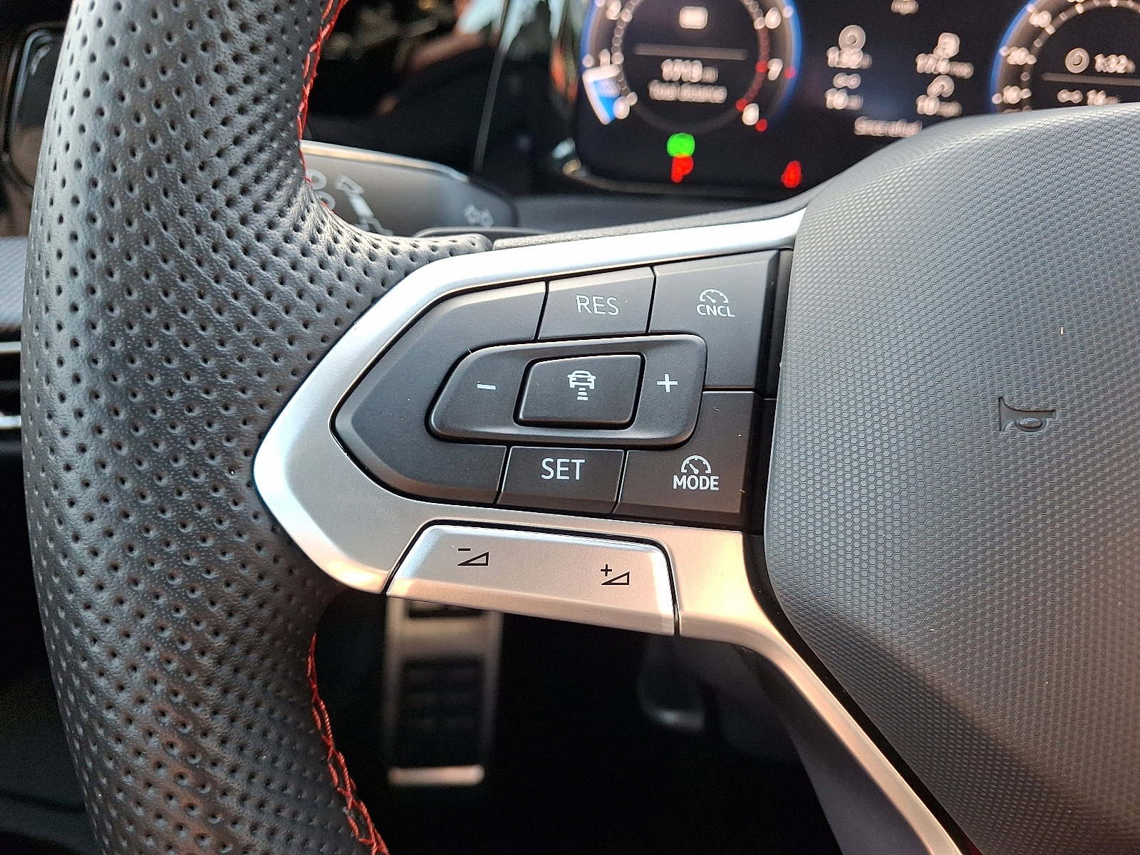 Certified 2025 Volkswagen GTI Autobahn image 22