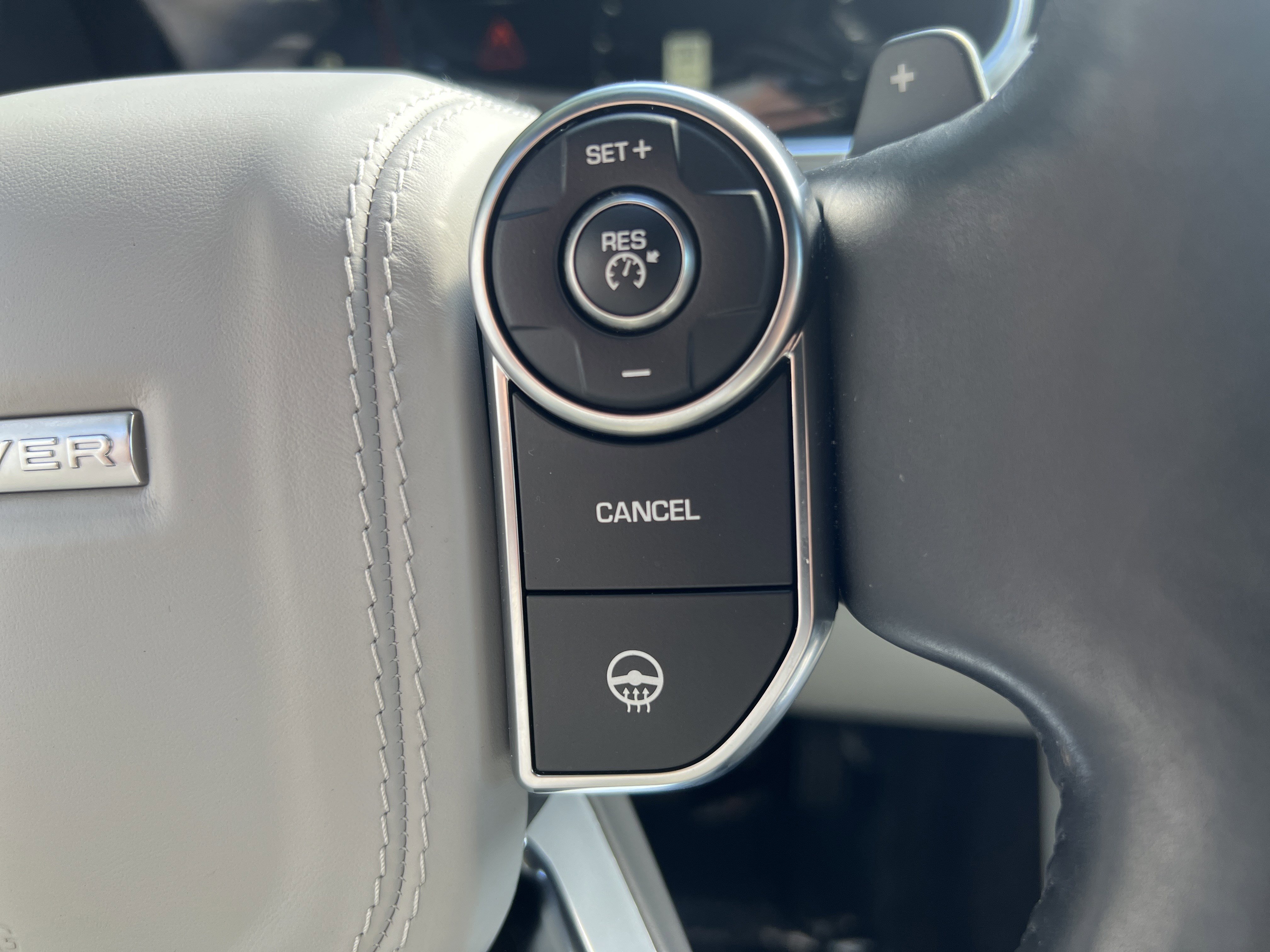 Used 2016 Land Rover Range Rover HSE image 13