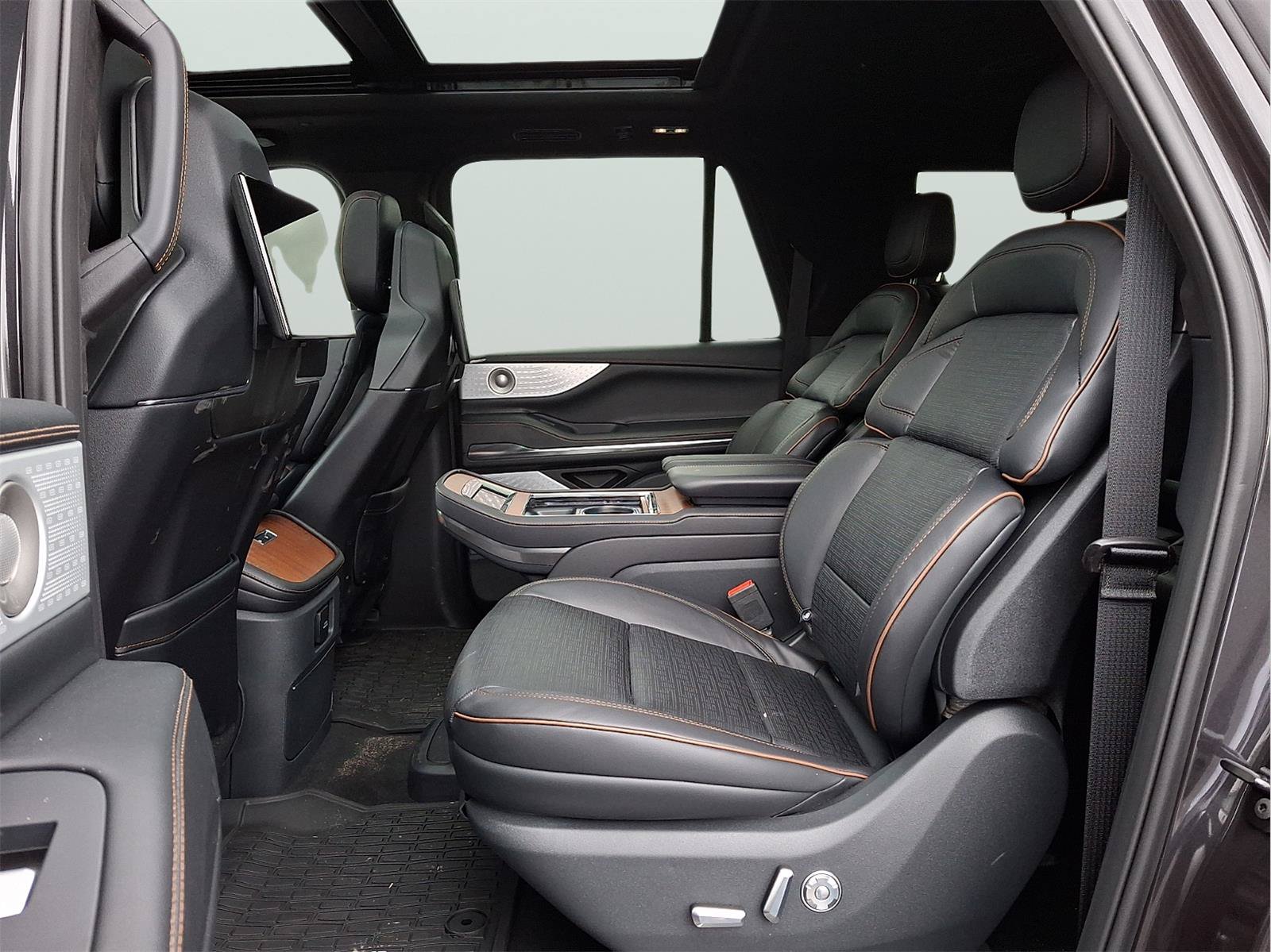 New 2025 Lincoln Navigator L Black Label AWD/4WD image 5