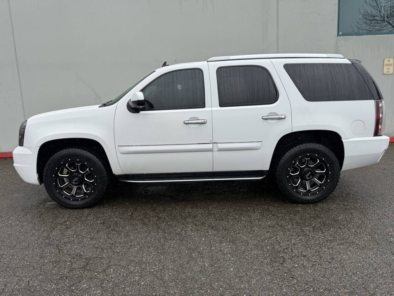 Used 2007 GMC Yukon Denali AWD/4WD image 2