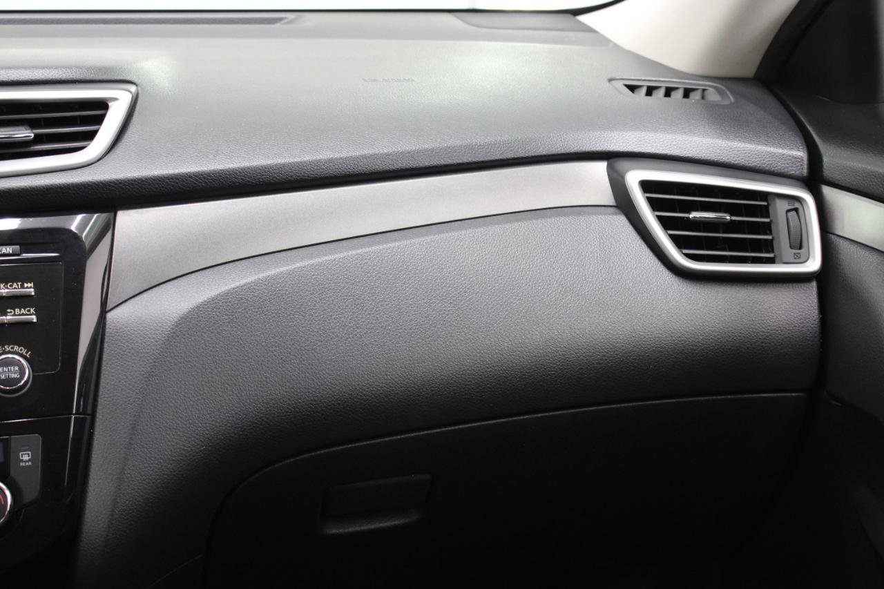 Used 2016 Nissan Rogue SV FWD image 52